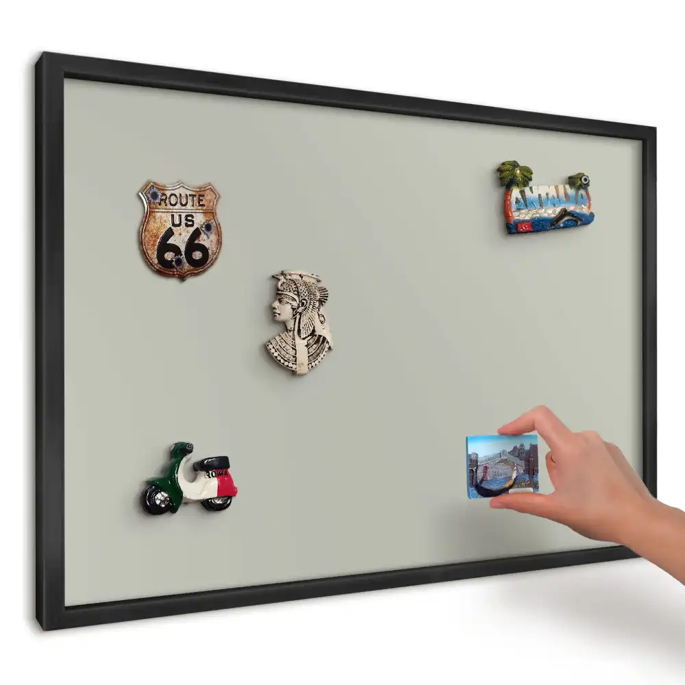 Minimalistická magnetická tabule ve světle krémové barvě