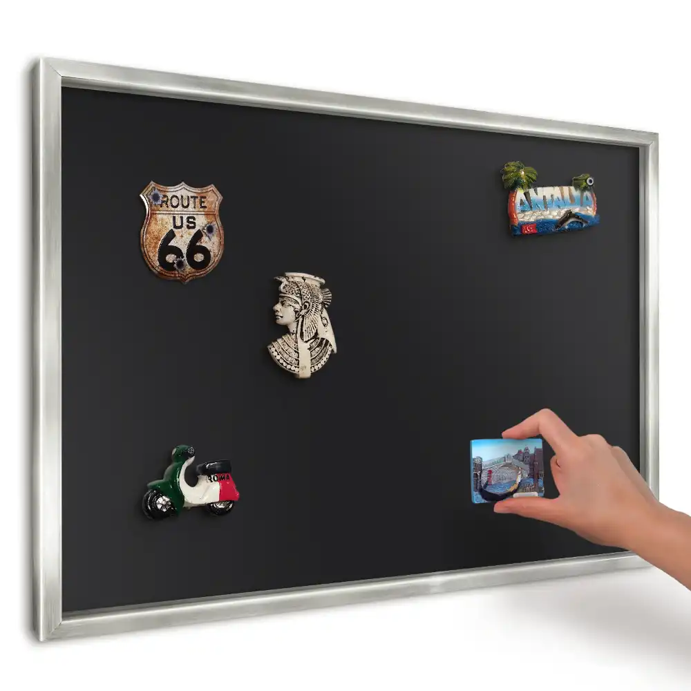 Magnetická tabule s černým minimalistickým pozadím