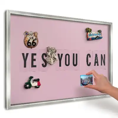Nástěnná magnetická tabule s růžovým motivačním nápisem