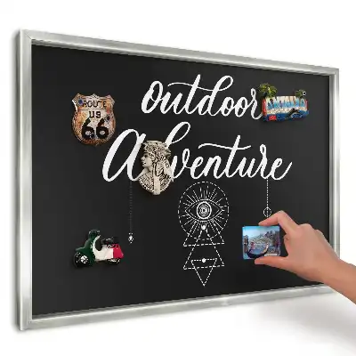 Magnetická tabule s motivem černobílého geometrického písma