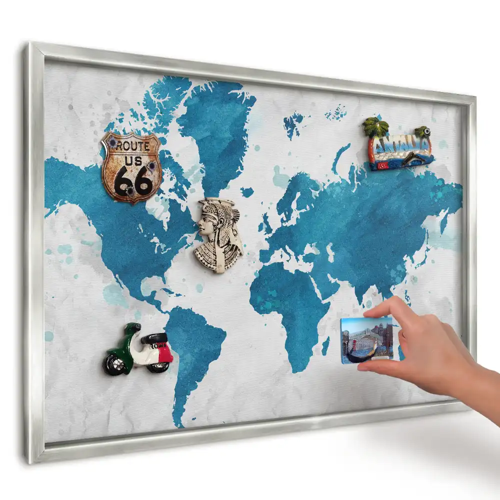 Nástěnná magnetická tabule Akvarelová mapa na modrém pozadí
