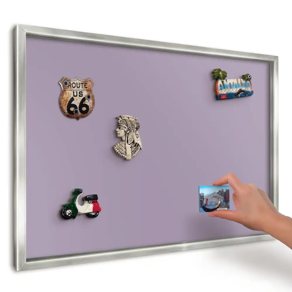 Magnetická nástěnná tabule Lila ve fialovém minimalistickém stylu