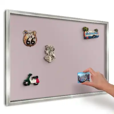 Magnetická tabule na magnety v jemně růžovém minimalistickém designu