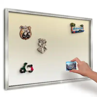Nástěnná magnetická tabule ve světle béžovém až krémovém přechodu