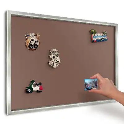 Nástěnná magnetická tabule v elegantní teplé hnědé barvě