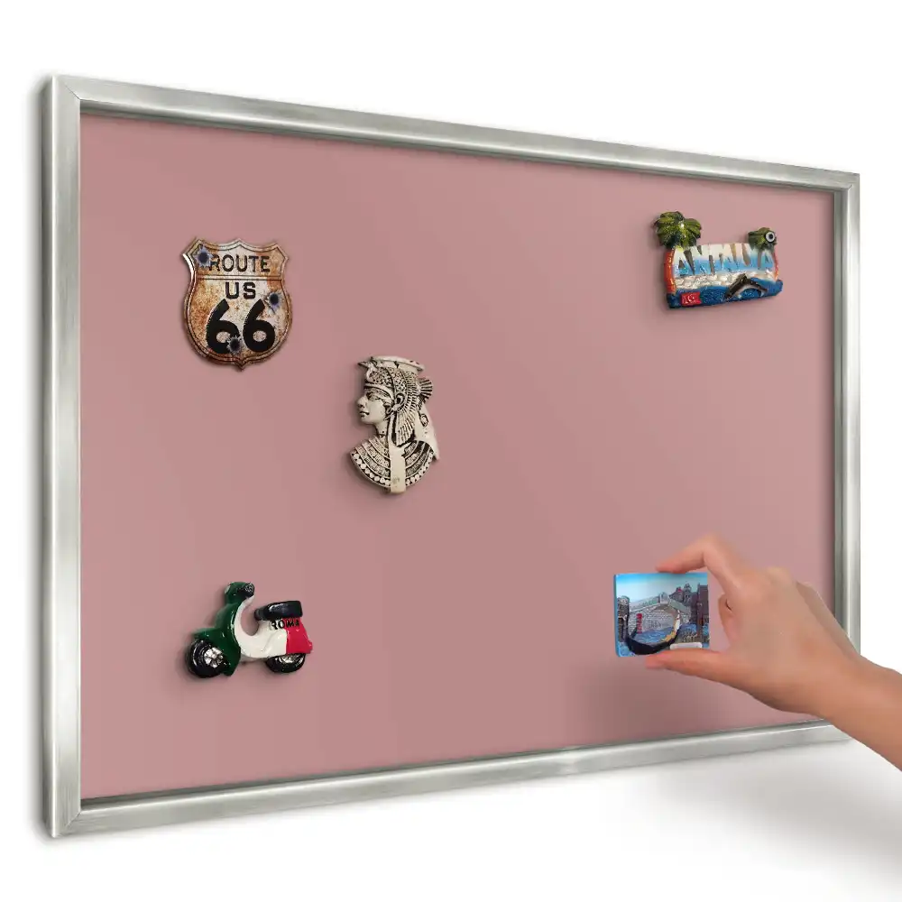 Magnetická tabule v minimalistickém růžovém stylu