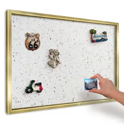 Magnetická nástěnka v designu moderního světlého teraca