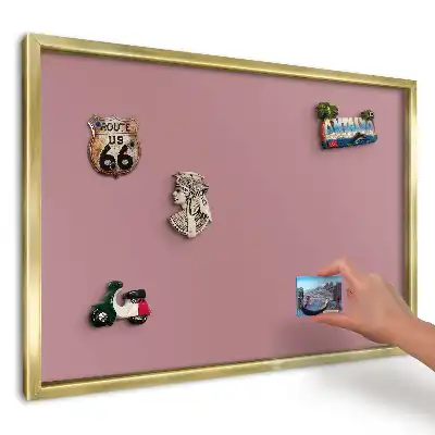 Magnetická tabule s minimalistickým růžovým pozadím