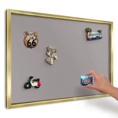 Minimalistická magnetická tabule v šeříkové barvě