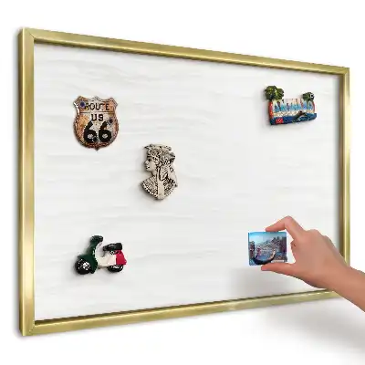 Magnetická nástěnka s bílým pozadím a béžovými linkami