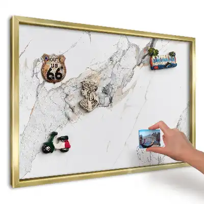 Magnetická tabule se světlým pozadím a jasnou strukturou