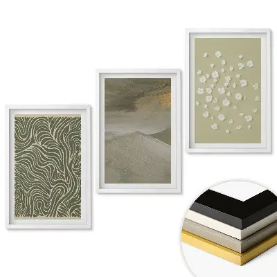 Triptych v rámu s abstraktními vzory v jemných barvách