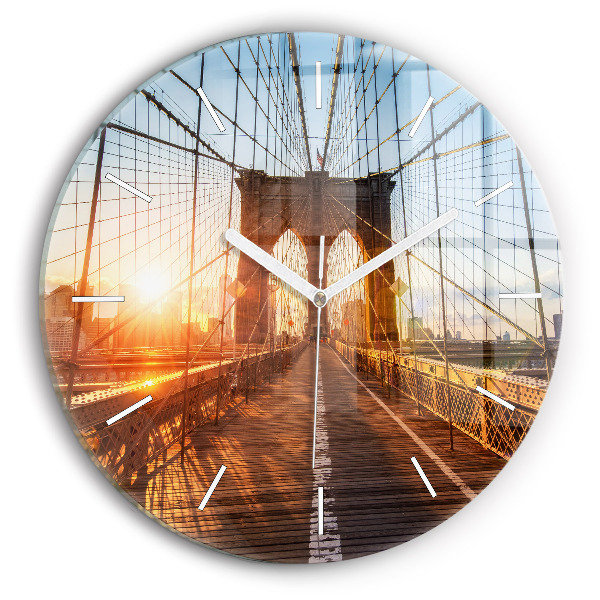 Hodiny na skle kulaté Brooklynský most v New Yorku
